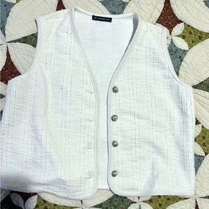White Adrianna Papell vest with pearl buttons. Size M